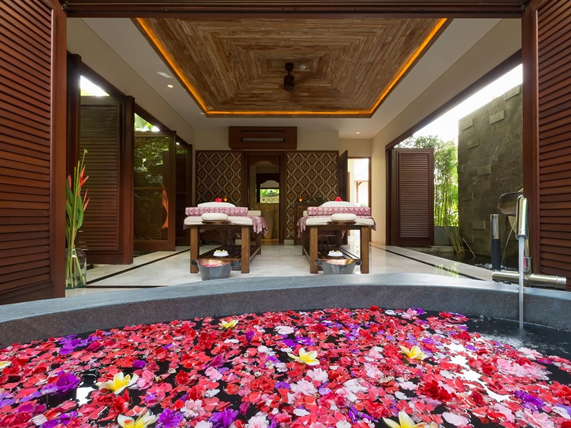 ​Kaba Kaba Estate - Outdoor spa room bath