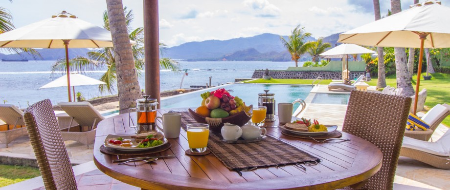 Citakara Sari Estate - Breakfast pool side